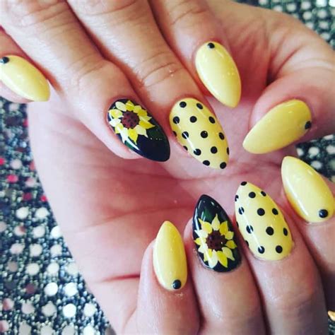 20 Bright Sunflower Nail Arts To Look Beautiful Naildesigncode