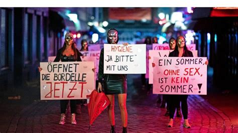 Prostituierte Demonstrieren In Hamburg Gegen Corona Lockdown