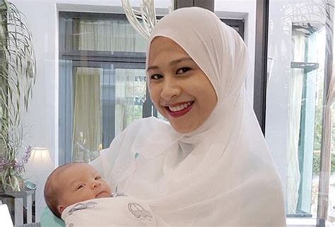 Fouziah Gous Namakan Anak Pertama Muhammad Zeeshan