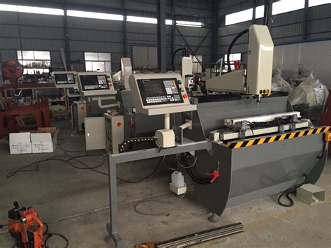 China Cnc Aluminium Profile Axis Milling Drilling Machining Center