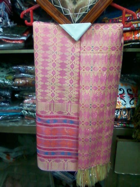 Elvira Kain Songket