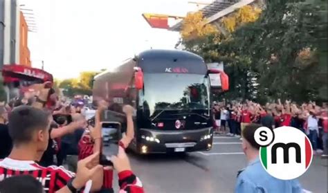 Watch: Milan arrive at San Siro for important game against Napoli