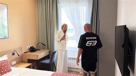 Vidéos porno gratuites Une MILF Séduit xHamster