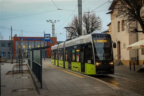 Fotoreporta Tramwaj Linii Nr Wjecha W Ul Dworcow W Gorzowie