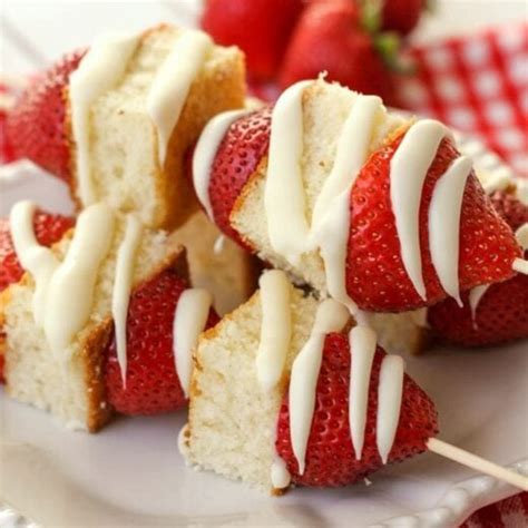 Strawberry Shortcake Kabobs {Kid Friendly} | Lil' Luna