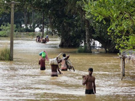 Flood Like Situation In Vadodara Vishwamitri River In Spate