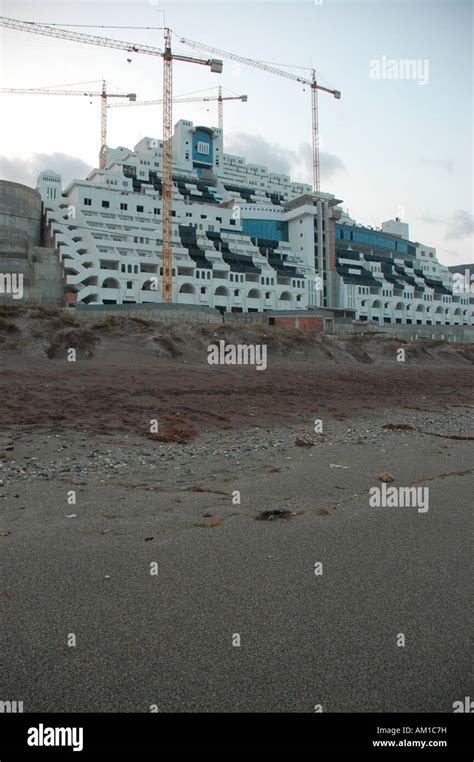 La construcción de un hotel en la playa de Algarrobico el Parque