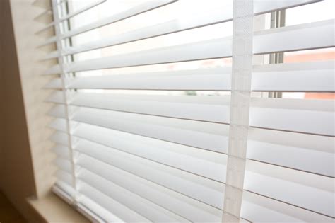 How to Achieve a Modern and Minimalist Look with Cordless Wood Blinds