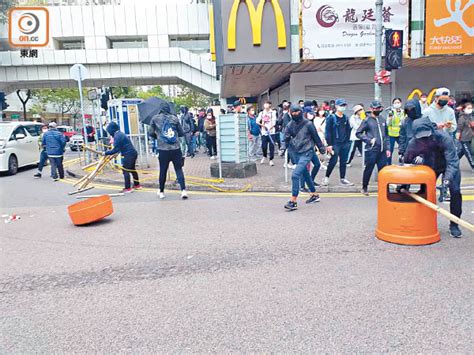 反隔離營多區爆示威副局長被圍 東方日報