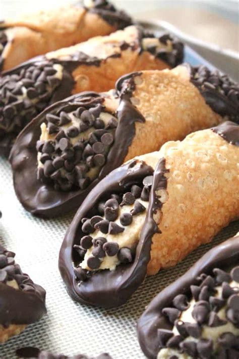 Peanut Butter And Chocolate Cannoli The Spiffy Cookie