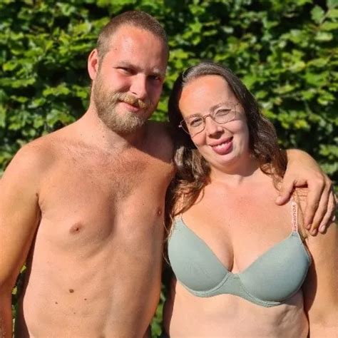 Echter Selbstgedrehter Amateur Ehefrau Handjob Mit Riesigem Abspritzen