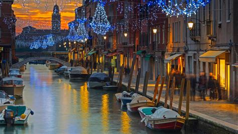 Venice Canals Christmas Lights Where To See Holiday Lights In Los