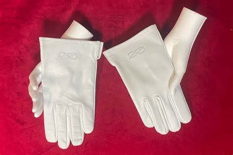 Gants Blancs Maçonniques en cuir Lacs d Amour brodérie en relief