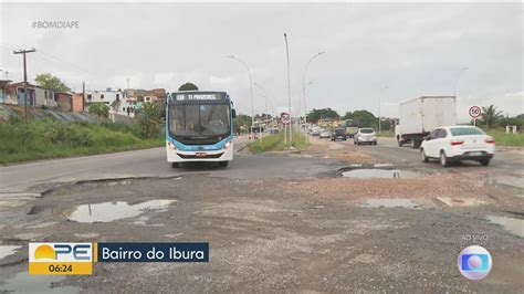 Motoristas reclamam de buracos na BR 101 próximo ao bairro do Ibura no