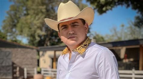 César Sánchez De Los Plebes Del Rancho Imita A Valentín Elizalde