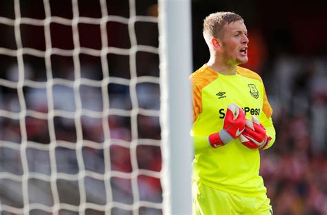 Pickford Signs New Deal To Stay At Everton Until 2024 By Reuters