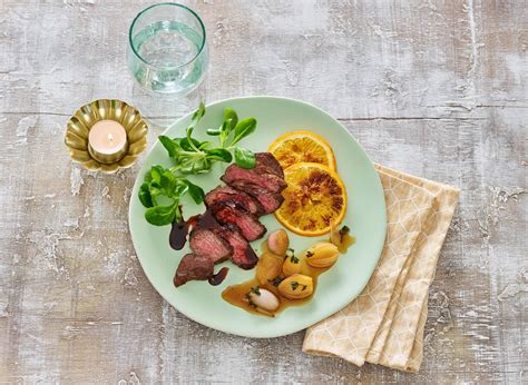 Hertenbiefstuk In Rodeportsaus Recept Allerhande Albert Heijn België