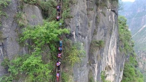 四川涼山「懸崖村」引資63億元發展旅遊 遊客可坐索道、泡溫泉、游峽谷 每日頭條