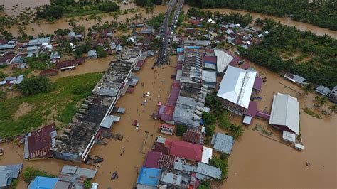 41 People Die As Flash Floods Landslides Earthquake And Cyclones