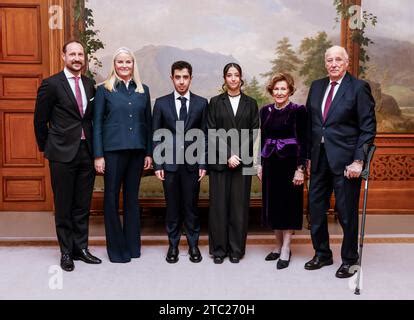 Oslo Le Roi Harald Droite Re Oit La Famille Du Laur At Du