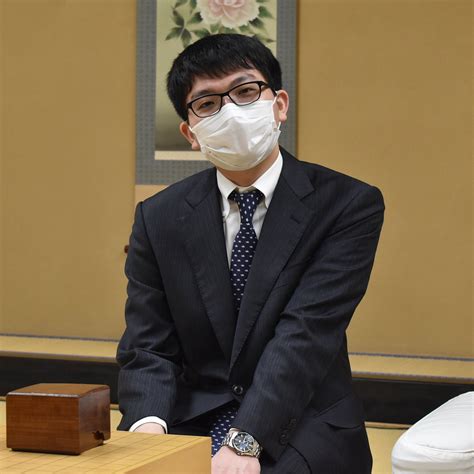 朝日新聞将棋取材班 On Twitter 村）藤井聡太棋聖への挑戦を決めた永瀬拓矢王座の囲み取材がありました。「藤井棋聖とのタイトル戦を実現できて良かった。まずは1勝を挙げられるように