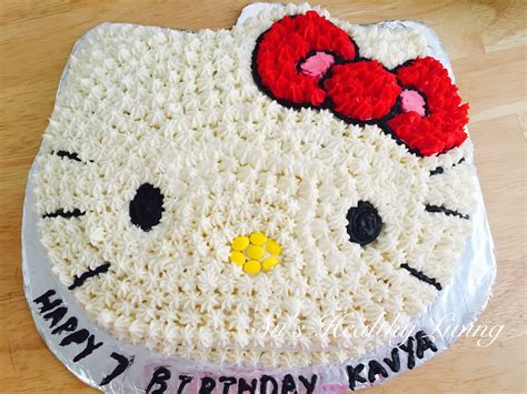 Su's Healthy Living: Hello Kitty Cake: a chocolate cake with chocolate ...