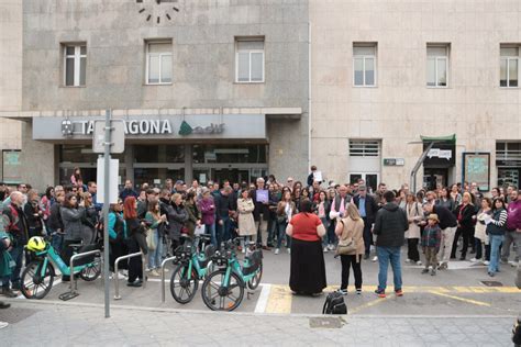 M S Dun Centenar Dusuaris De Tren De Mitjana Dist Ncia Es Concentren