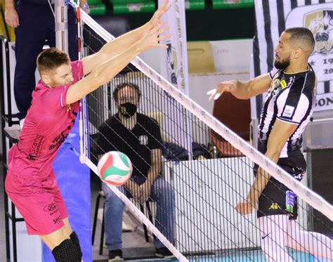 Volley Ligue A Le Stade Poitevin La Crois E Des Chemins Apr S Sa