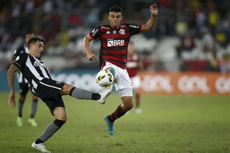 Tv Globo Transmite O Cl Ssico Carioca Entre Flamengo E Botafogo Neste