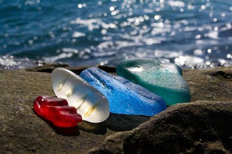 Broken Glass Beach in Russia – Fubiz Media