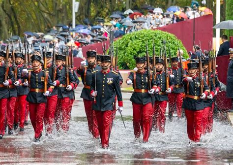 Caras Acompanhados Pela Princesa Leonor Letizia E Felipe Vi Celebram