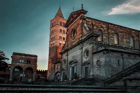 Viterbo la città dei Papi centro storico e quartiere medioevale