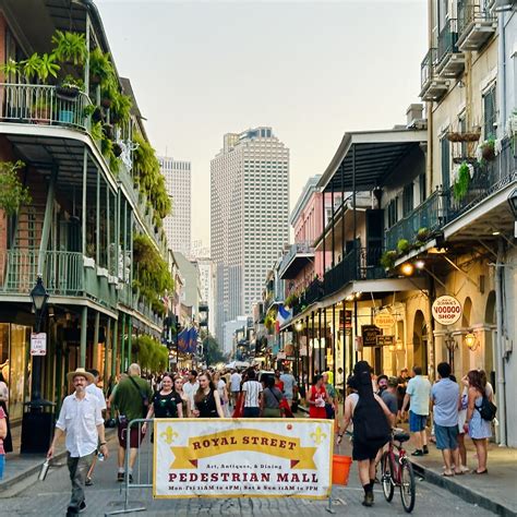 Mardi Gras New Orleans - It's a beautiful day for a tour of the Garden