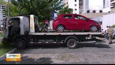 JPB1 Bandidos armados roubam veículo no Bessa e abandonam carro no