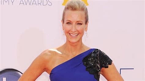 Gma S Lara Spencer Makes Bikini Body Confession During Revealing