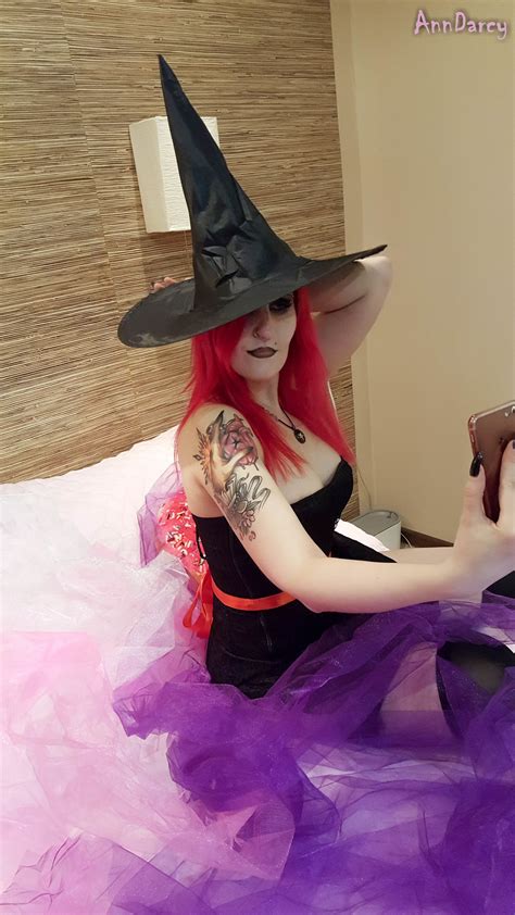 Redhead Babe Ann Darcy Exposes Her Wet Pussy Photos