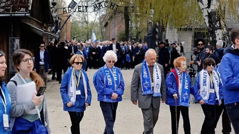 Miles De Personas Participan En La Marcha De Los Vivos De Auschwitz