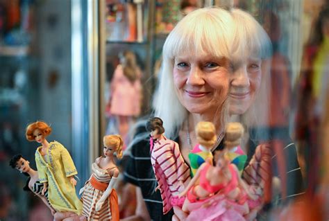 Galerie Foto Povestea celei mai mari colecții de păpuși Barbie E în