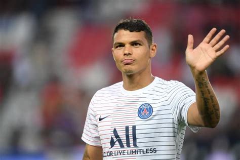 Ligue 1 Thiago Silva PSG élu joueur du mois d octobre devant Wissam