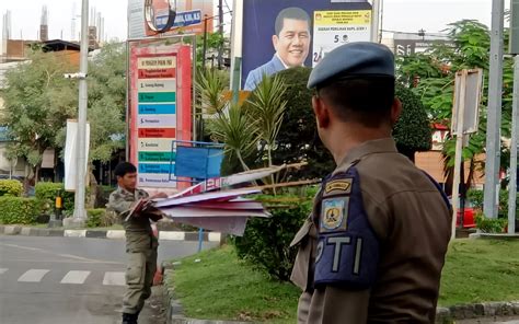 Satpol Pp Tertibkan Ratusan Apk Tak Taat Aturan Di Jalan Protokol Banda