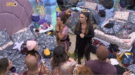 Ivete Sangalo faz tour pela casa do BBB 23 vota no confessário e