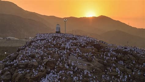 جبل عرفة مشعر الحج الوحيد الذي يقع خارج الحرم المكي