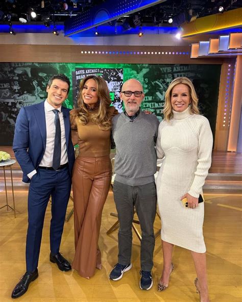 Gma3s Dr Jennifer Ashton Stuns In Sexy Sweater Dress And Heels As She