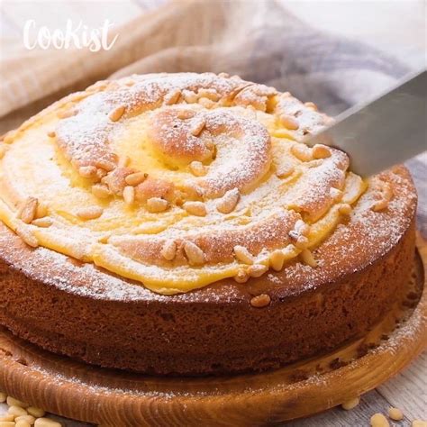 Cookist Torta Cremosa Con Crema Pasticcera E Pinoli Il Dolce Goloso