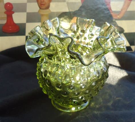 Beautiful Green Fenton Glass Hob Nob Vase