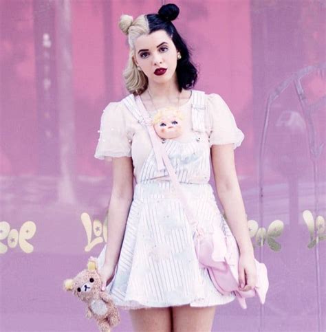 Melanie Martinez And Her Pastel Goth Fashion Melanie Martinez Outfits Melanie Martinez