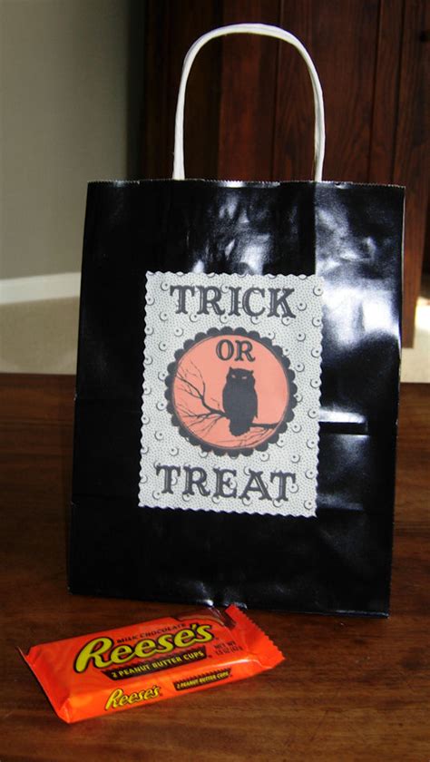 Free Halloween Printable - Trick or Treat Bag Label - The Graphics Fairy