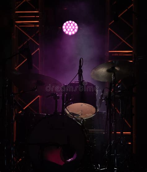 Escenario De Concierto En El Festival De Rock Instrumentos Musicales