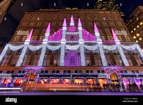 Saks Fifth Avenue New York Christmas Light Show Images 2024 - Berget ...