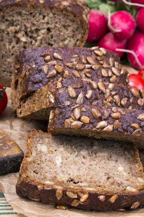 Wholemeal Bread With Sunflower Seeds And Delicious Fresh Vegetables